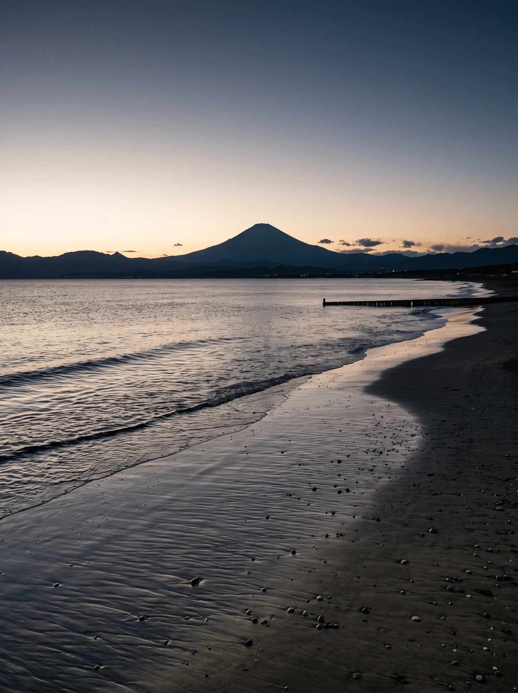茅ヶ崎の海と朝の光